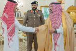 أمير منطقة القصيم يُكرِّم السلوم تقديرًا لموقفه في التعامل مع مركبة مشتعلة وإبعادها عن موقعها