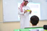 مدير تعليم الطائف يشارك طلاب المتوسطة يومهم الدراسي ويؤكد استمرار تعزيز الانضباط ورفع كفاءة الأداء التعليمي