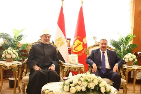 محافظ بورسعيد يستقبل مفتي جمهورية مصر العربية لبحث سبل تعزيز التعاون المشترك