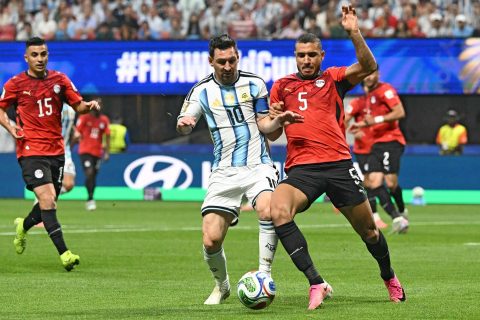 الأرجنتين تخطف بطاقة ربع النهائي من مصر في مواجهة ستبقى في ذاكرة المونديال