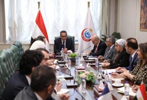 وزير الصحة المصري يبحث مع السفير الفرنسي سبل تعزيز التعاون في علاج أطفال فلسطين المصابين بالأورام