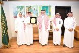 مدير عام التعليم بمنطقة مكة المكرمة يكرم الأستاذ عبدالله بابكور لجهوده في مجال التعليم خلال مسيرته العملية