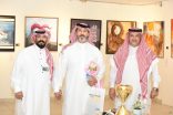 فيما دشنه الشاعر الكبير د. صالح الشادي بنادي جدة للفنون الجميلة : الفنانة التشكيلية نجلاء أحمد تبهر بلوحتها الجميلة زوار معرض البدر