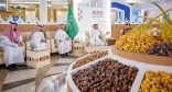 نائب أمير القصيم يزور فعاليات كرنفال بريدة للتمور