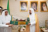 موقف و لفتة طيبة لم ينساه شيخ قبيلة الأحلاف البالغ من العمر 120 عاماً لمفتي السعودية محمد آل الشيخ قبل 80 عاماً