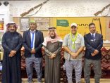منديل واهداء الفريق الكشفي بديوانية ال حسين التاريخية لعامر والشامي