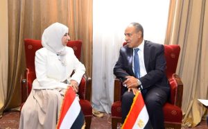 وزير الخارجية المصري يلتقي نظيرته اليمنية ويبحث سبل دعم الاستقرار في اليمن وتعزيز العلاقات الثنائية