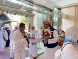 استقبال بهيج لحجاج أندونيسيا بماء زمزم والورود في مكة