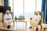 وزير الشؤون الإسلامية يلتقي عضو مجلس الشيوخ الباكستاني نور الحق قادري