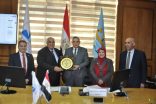 رئيس جامعة كفر الشيخ بجمهورية مصر العربية يُكرم الكليات الفائزة بمسابقة افضل كلية صديقة للبيئة والاستدامة بالجامعة