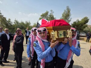 رئيس وزراء الأردن يشارك في تشييع ضحايا هجوم كنيسة الكرك الإرهابي
