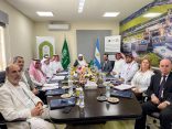 تراس الاجتماع وكيل الشؤون الإسلامية نيابة عن الوزير د. عبداللطيف آل الشيخ مجلس أمناء مركز الملك فهد الثقافي في الأرجنتين يعقد اجتماعه السنوي ويناقش برامجه لخدمة أبناء أمريكا الجنوبية