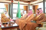 أمير تبوك يستقبل مدير فرع وزارة الصحة بالمنطقة والمدير التنفيذي لهيئة الصحة العامة بالقطاع الشمالي