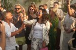 لطيفة تحتفل بنجاح «شبهي بالمللي» على شاطئ الساحل الشمالي وسط صناع الألبوم والبلوجرز 