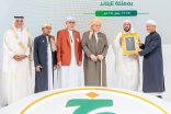تقديراً لجهوده العلمية والدعوية لنشر التسامح جامعة “فطاني” الإسلامية الأولى والأكبر بمملكة تايلاند تكرم وزير الشؤون الإسلامية بدرع “الشخصية الإسلامية المؤثرة عالمياً”