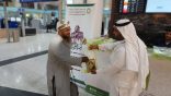 الشؤون الاسلامية تواصل توزيع هدية خادم الحرمين الشريفين في مطار المدينة الدولي ومطار ينبع الإقليمي