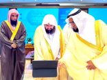السديس يدشّن مبادرتي “زيارة مُثرية” وتوعية زائراتنا شرف لمنسوباتنا” بالمسجد النبوي