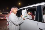 بلدية وادي الدواسر توزّع أكثر من 1500 هدية ووردة في المواقع العامة والأسواق احتفاءً بعيد الفطر المبارك