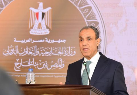 وزير الخارجية المصري يجري اتصالًا هاتفيًا بنظيرته المجرية