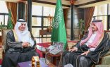 أمير تبوك يستعرض المشاريع ومبادرات الاتصالات السعودية بالمنطقة