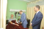محافظ كفرالشيخ بجمهورية مصر العربية يطمئن على الأشقاء الفلسطينيين بمستشفى مركز الأورام بعاصمة المحافظة .. أنتم فى بلدكم ولا ندخر جهدًا في خدمتكم