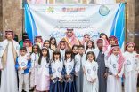 نائب أمير منطقة تبوك يشارك الأيتام إفطارهم