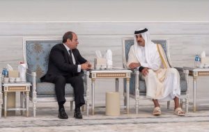 الرئيس عبد الفتاح السيسى يقدم واجب العزاء للشيخ تميم