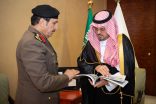 الأمير سعود بن مشعل يستعرض مع مدير الأمن العام الخطة الأمنية في رمضان ويكرم متقاعدي الإمارة