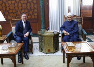 شيخ الأزهر يستقبل السفير البريطاني بالقاهرة ويبحثان سبل تعزيز التعاون المشترك