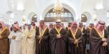 نائب امير مدينة الرياض يؤدي صلاة الميت على رجل الاعمال حمد بن عبدالعزيز الجميح