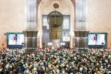 “الحذيفي” يعتلي منبر جامع الاستقلال بإندونيسيا بحضور أكثر من 150.000 مصلٍّ ويعتبر أول خطيب عربي يخطب منذ 50 عاماً