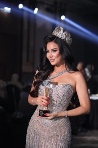 بعد تتويجها بلقب ملكة جمال مصر : سما كامل تحصد درع التميز في مهرجان International Fashion Awards