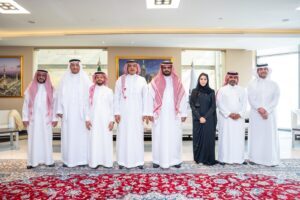 فيما ضم (3) أعضاء جدد : صالح محمد بن لادن، وعبدالقادر عبدالرحمن فقيه، ومعاذ حريري : عبدالله كامل رئيسًا لغرفة مكة المكرمة لدورة ثانية.. والشريف وقاضي نائبين