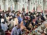 في عدد من الجوامع المميزة ضمن برامج خادم الحرمين الشريفين بتفطير الصائمين وزارة الشؤون الإسلامية تنظم موائد لتفطير الصائمين في العاصمة الموريتانية نواكشوط استفاد منها 6400