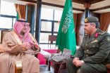 أمير تبوك يتسلم التقرير السنوي لجوازات المنطقة
