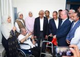 وزير الخارجية المصري يرافق رئيس الوزراء الفلسطيني لزيارة الجرحى الفلسطينيين بمستشفى العريش العام