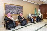 نائب أمير مكة يتسلم التقرير السنوي لرئاسة الشؤون الدينية للمسجد الحرام والمسجد النبوي