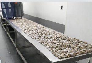 إحباط تهريب 8.5 كغم حشيش قدم بها بنيني من أديس أبابا عبر «T4» بمطار الكويت