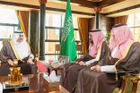 أمير تبوك يطلع على سير العمل بالمنشآت الصحية بالمنطقة