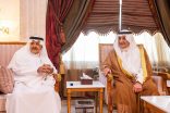 أمير تبوك يزور الشيخ أحمد الخريصي في منزله