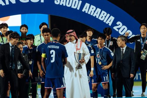 الشيخ سلمان – يهنئ اليابان بعد الفوز بلقب كأس آسيا للناشئين تحت 17 عاماً