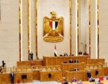 ⁨ وافق البرلمان المصري، بأغلبية ثلثي الأعضاء، خلال جلسته العامة التي عقدت، اليوم الإثنين، على تفويض رئيس الجمهورية لإرسال تعزيزات عسكرية إلى السعودية