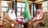 أمير منطقة تبوك يستقبل مدير الأحوال المدنية بالمنطقة