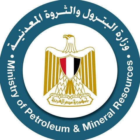 وزارة البترول المصرية حريق على سفينتي التغويز والتخزين في ميناء دمياط وتم التعامل مع الموقف
