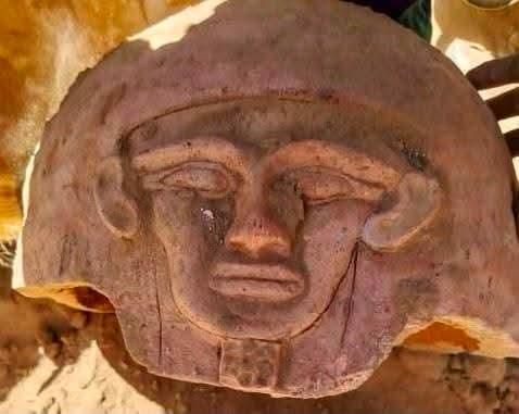 الكشف عن ثلاث مقابر تعود لفترات تاريخية مختلفة بالواحات البحرية بجمهورية مصر العربية