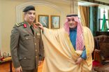 أمير تبوك يقلد مدير مكافحة المخدرات بالمنطقة رتبته الجديدة