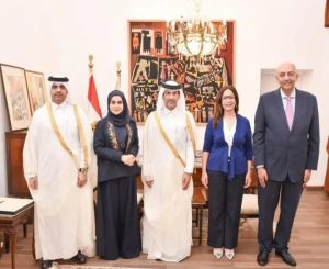 وزيرة الثقافة و سفير قطر بالقاهرة يبحثان سبل تعزيز التعاون المشترك في المجالات الثقافية