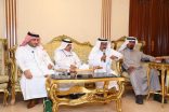 ضيف أسبوعية الدكتور عبدالمحسن القحطاني حمود الصاهود : للشعر عند العرب سلطة كبيرة وذاكرة شفاهية صاحب الأسبوعية: الصاهود مكتبة شعرية متنقلة وله لغته الخاصة 