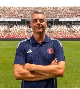 الهولندي مارينو بوستش يخلف يايسله في تدريب الاهلي