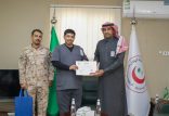 هلال الجوف يكرّم عبدالعزيز العنزي لمبادرته الإنسانية في حادث مروري